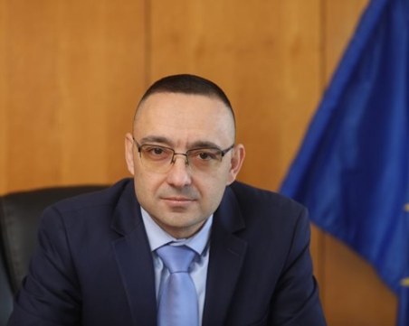 Александър Джартов: Няма застрашени населени места от пожарите в страната