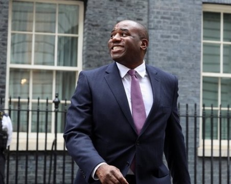 Британския външен министър призова за незабавно спиране на огъня в Близкия изток