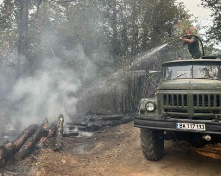 Кошмарна събота за пожарникарите, къде все още горят пожари