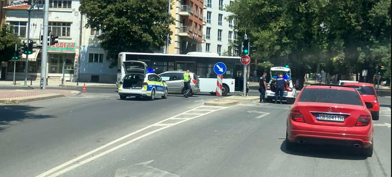 Катастрофа затруднява движението около църквата св. Петка в Пловдив