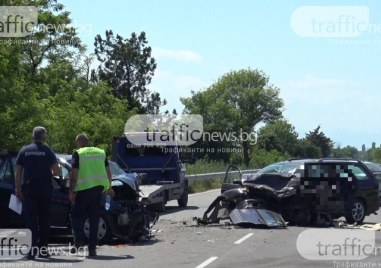 Възстановиха движението по пътя Първомай Поповица след тежката челна катастрофа по рано