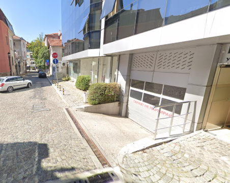 Рекорд! Брокери продават двоен гараж в „Капана” за 100 000 лева