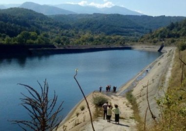 Тийнейджър се удави във водите на изравнител в близост до