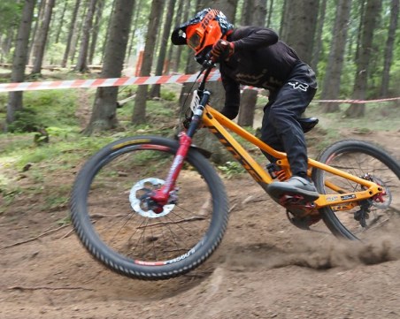 Чепеларе прие Държавния Личен и Отборен Шампионат по спускане в планинското колоездене