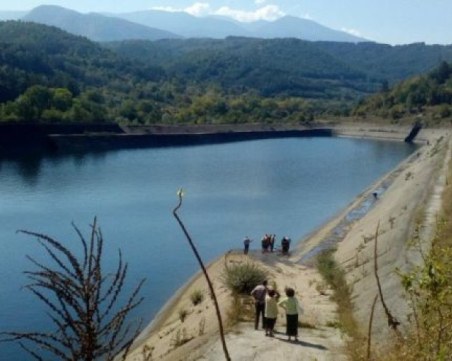 Дете се удави във водоем в Пловдивско, отишло да се разхлади в жегите
