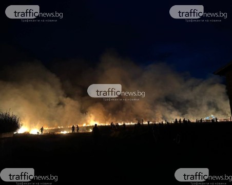 Голям пожар избухна в пловдивското Отец Кирилово ВИДЕО