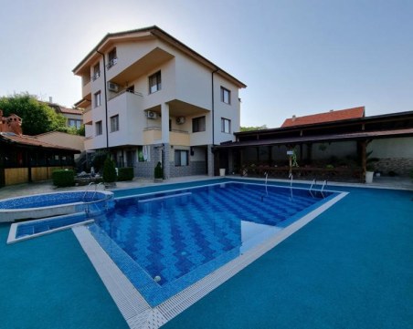 Искате хотел в полите на Родопите? Изберете за 880 000 лева или 800 000 евро да го купите