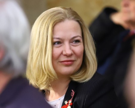 Надежда Йорданова: Не нарушаваме конституцията