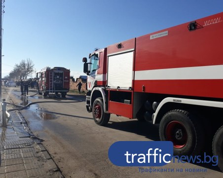Още два пожара в Пловдивско! Вили изгоряха край Калояново, огън обхвана гора край Стрелча
