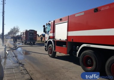 Пожарът край Стара Загора е локализиран През нощта огнеборци останаха