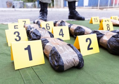 Гранични полицаи откриха 94 пакета с по 500 грама канабис във