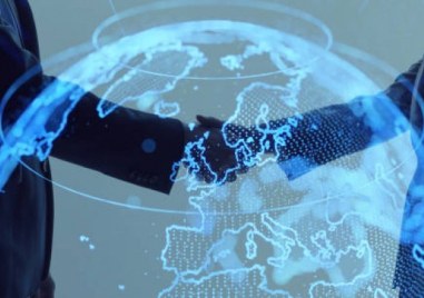 През 64 г в Рим избухва голям пожар в търговската част който