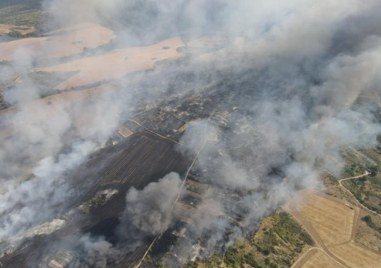 Двама огнеборци пострадаха леко при разразилия се в късния следобед