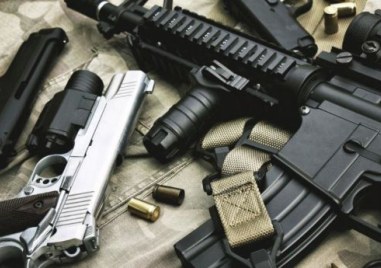 Голямо количество нелегално оръжие и боеприпаси задържаха служители на ГДБОП