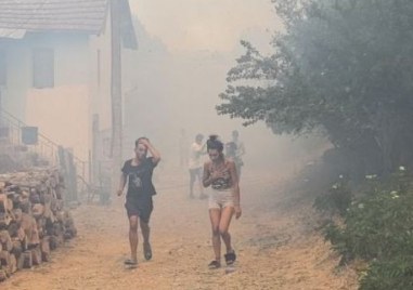 Около 200 души остават на терен в борбата с големия