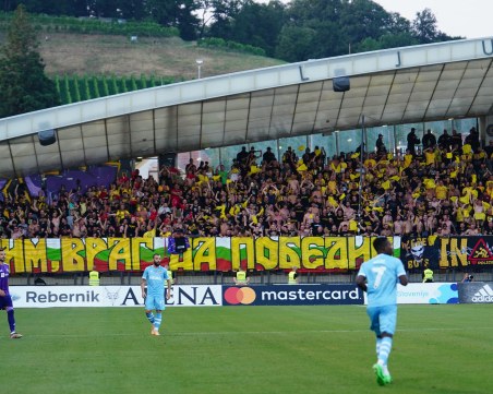 Феновете на Ботев със страхотна хореография на мача с Марибор