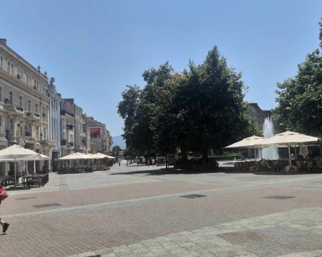 Главната улица на Пловдив опустя