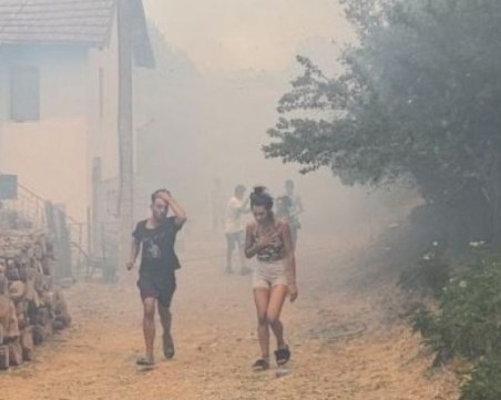 Отново се разпали пожарът във Воден, има вероятност да евакуират хора