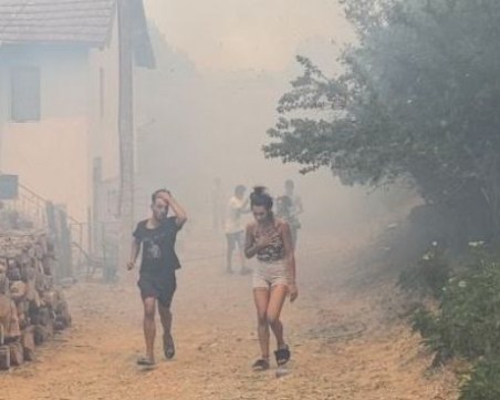 Жители на Воден: Една пожарна не пуснаха да гаси, докато ни горяха къщите