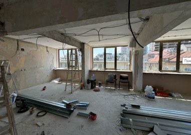 Всичко е изнесено всички кабинети са празни Кабинетът на почетният