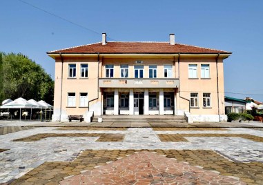 Започна обновяването на читалище Пробуда 1927 г в Калековец Свалени