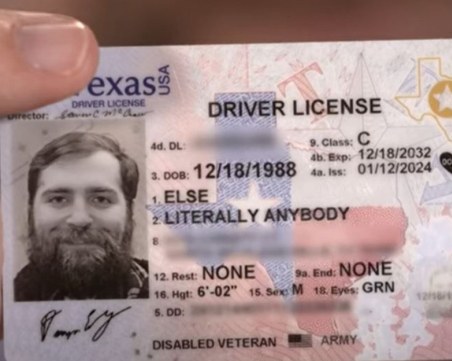 Американец смени името си на „буквално всеки