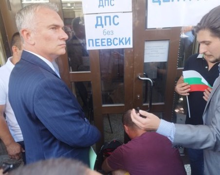 Джевдет Чакъров влезе в централата на партията