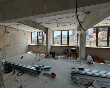 Намериха кабинета на Доган изпразнен, подготвян за ремонт