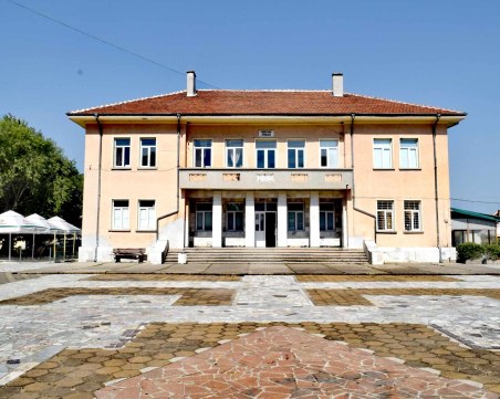 Обновяват читалището в Калековец