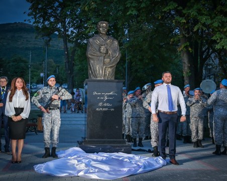 Паметник на Левски беше открит с военни почести в Марково