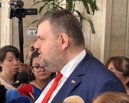 Пеевски  заплаши с разкрития за кръга около президента