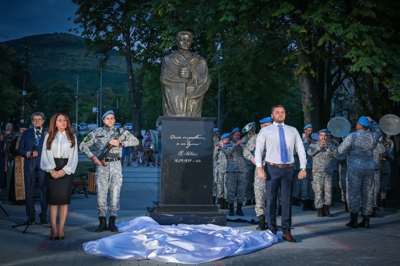 Паметник на Левски беше открит с военни почести в Марково