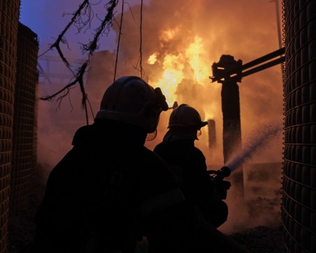 Двама души загинаха и трима бяха ранени при руски въздушни удари с дронове и ракети в Украйна