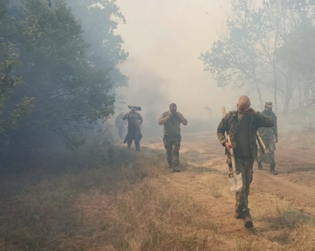 Повече от 130 военнослужещи от Сухопътните войски и ВВС участват в гасенето на пожарите в Ямбол и Беклемето
