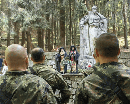 Стотици се събраха на Бузлуджа, за да отбележат 156-ата годишнина от гибелта на Хаджи Димитър