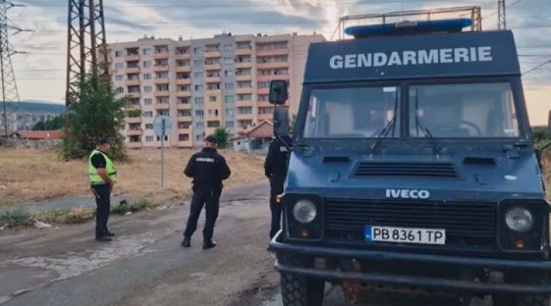 Сбиване доведе до палеж на жилищни постройки в Старозагорско, двама са в тежко състояние