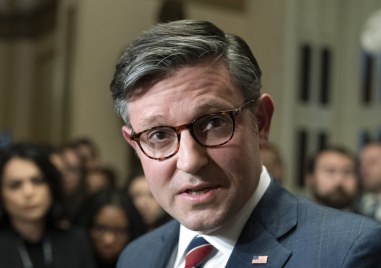 Председателят на Конгреса на САЩ Майк Джонсън призова Байдън да