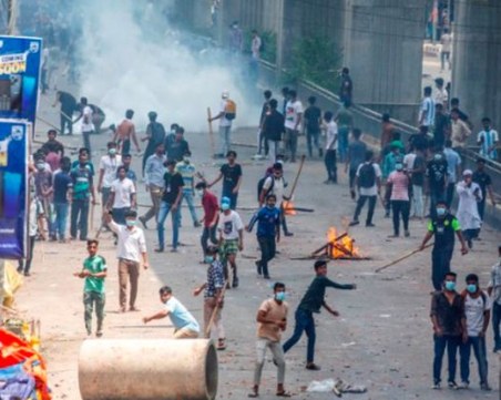 Масов хаос в Бангладеш заради студентски протест, над 100 са загинали
