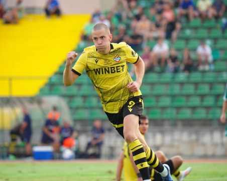 Ударно начало за Ботев и в първенството, категоричен успех във Враца