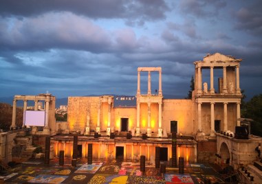 Множество интересни събития концерти изложби театър и филмови прожекции