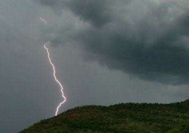Мълния удари мъж и дете в района на връх Купена