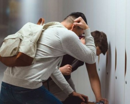 Четирима тийнейджъри пребиха техен съученик в София, пратиха го в болница