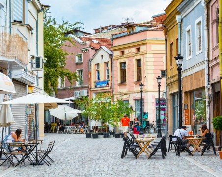 Температурите в Пловдивско падат, възможни са градушки