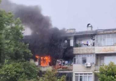 Голям пожар е избухнал в апартамент на бул Александър Стамболийски