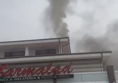 Пожарът който избухна в заведение в Свети Влас е тръгнал