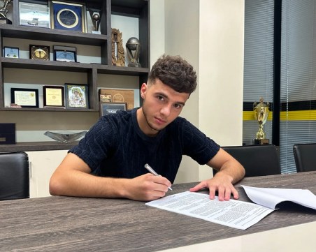 Ботев подписа с арменец