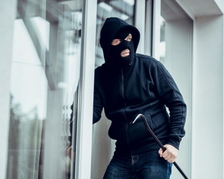 Двама апаши обраха къща в Пловдивско