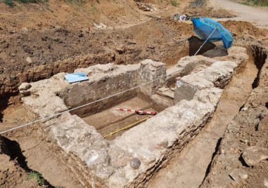 рхеолози откриха 17 впечатляващи гробни съоръжения от некропола на антична