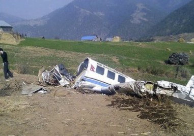 Самолет в столицата на Непал Катманду с 19 души на