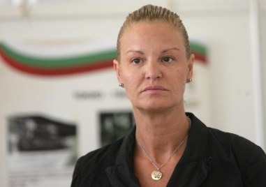 Председателят на БОК Стефка Костадинова и шестима български спортисти заминаха